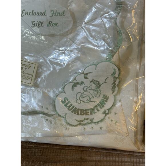 NIP Vintage White "Slumbertime" Baby Blanket Quilted Satin Embossed Trim Toys - Picture 4 of 6